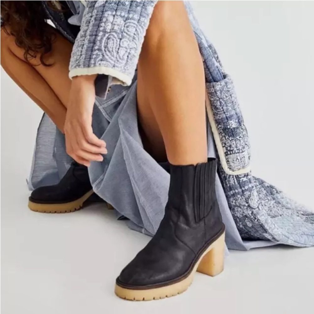 FREE PEOPLE James Chelsea Boots Women’s Size 39.5/8.5-9 Black Leather